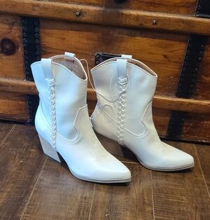 DV by Dolce Vita Cream Heeled Boots